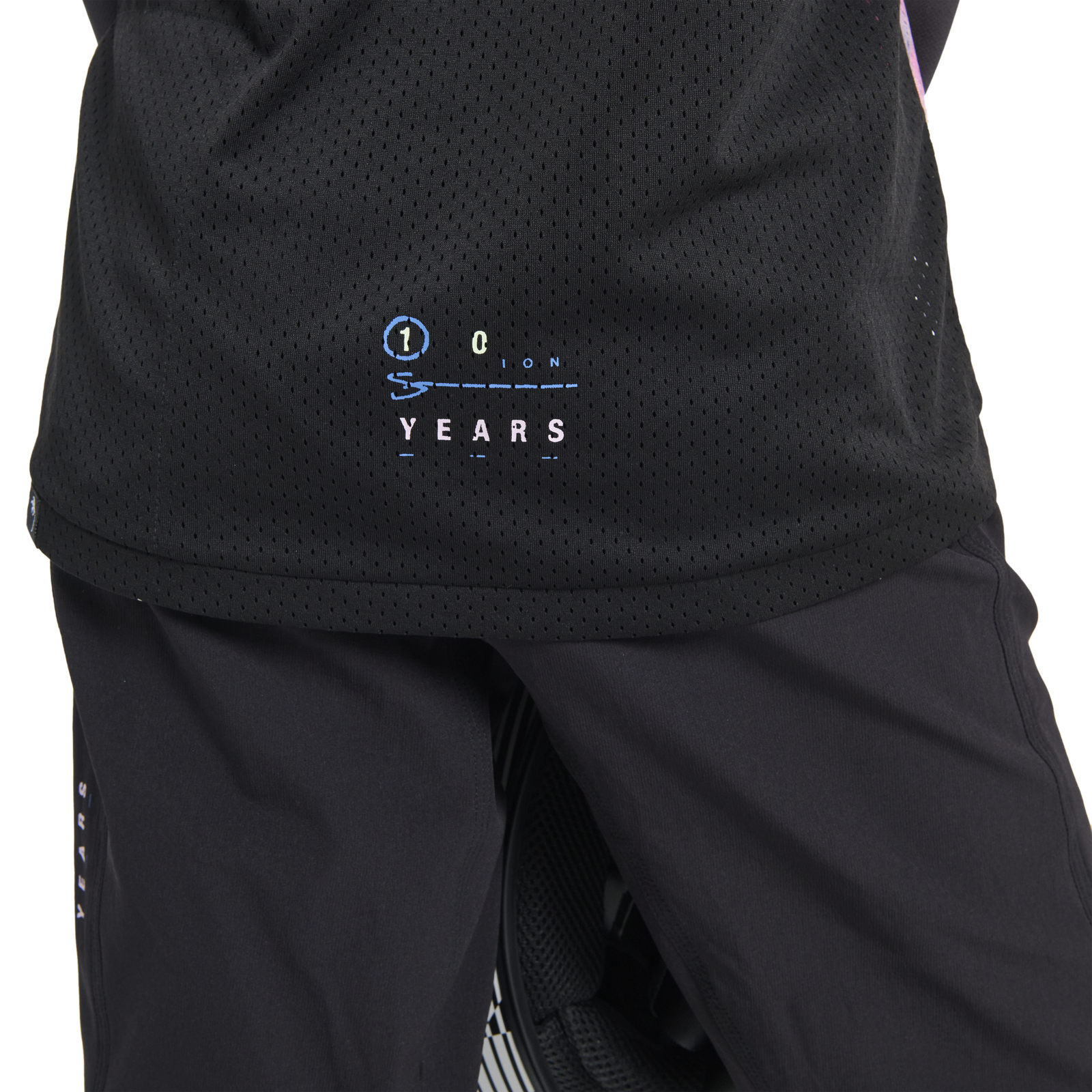 ION Bike Scrub 10 Years Langarm-Radtrikot Damen in schwarz, Detailansicht Mesh-Material