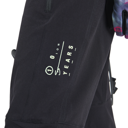 ION_Bike_Pants-Scrub-10-Years-women_Model-Pictures_3