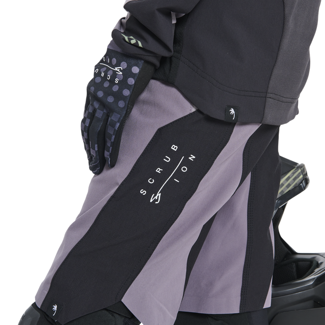 ION_Bike_Shorts-Scrub-Amp-BAT-women_Model-Pictures_1