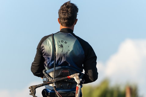 ION Wetshirt LS men long sleeve rashguard in black and grey during kitesurfing at the coast