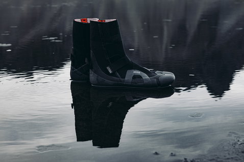 ION Ballistic Boots 3/2mm neoprene boots with internal split toe in black