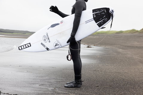 ION Ballistic Boots 3/2mm round toe neoprene boots in black during wave surfing on the beach