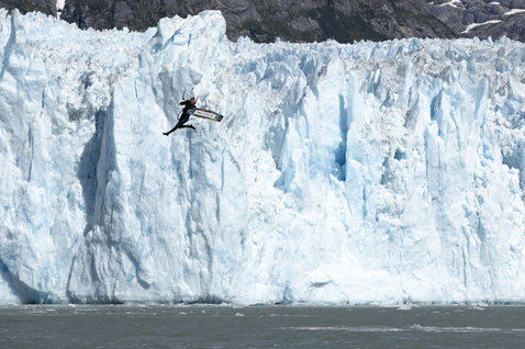 ION Claw Gloves 3/2mm neoprene gloves during kitesurfing in front of a glacier