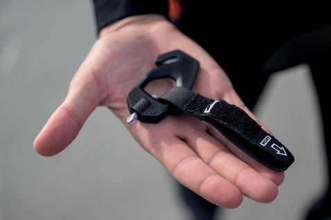 ION Kite_Knife Multitool 2.0 coltello di sicurezza in nero incluso con l'imbracatura Nova