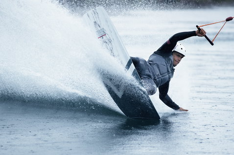 ION Collision Vest Select colete de proteção com fecho frontal durante wakestyle em água plana em azul aço cinzento