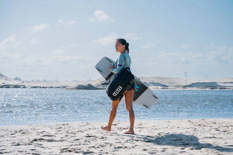 ION Crushbag borsa di compressione kite in spiaggia con tavola da kite