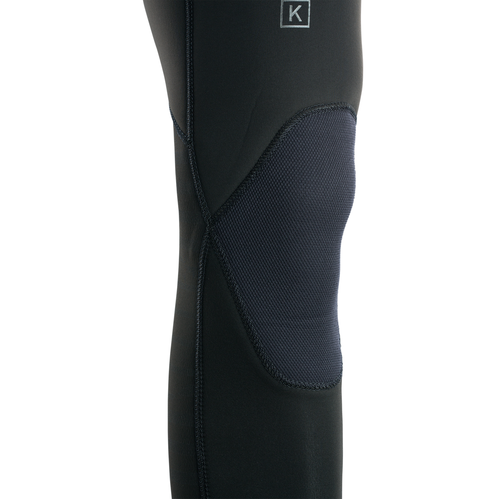 ION Seek Core 3/2mm front-zip fullsuit in black – knee pad reinforcement detail