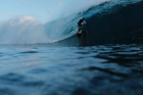 ION Element 2/2mm front-zip shorty wetsuit during wave riding in the ocean