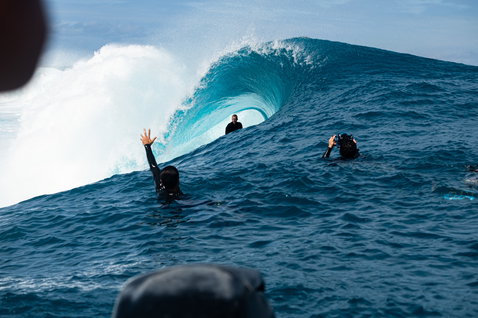 ION Element 2/2mm back-zip shorty wetsuit during wave riding in the open ocean