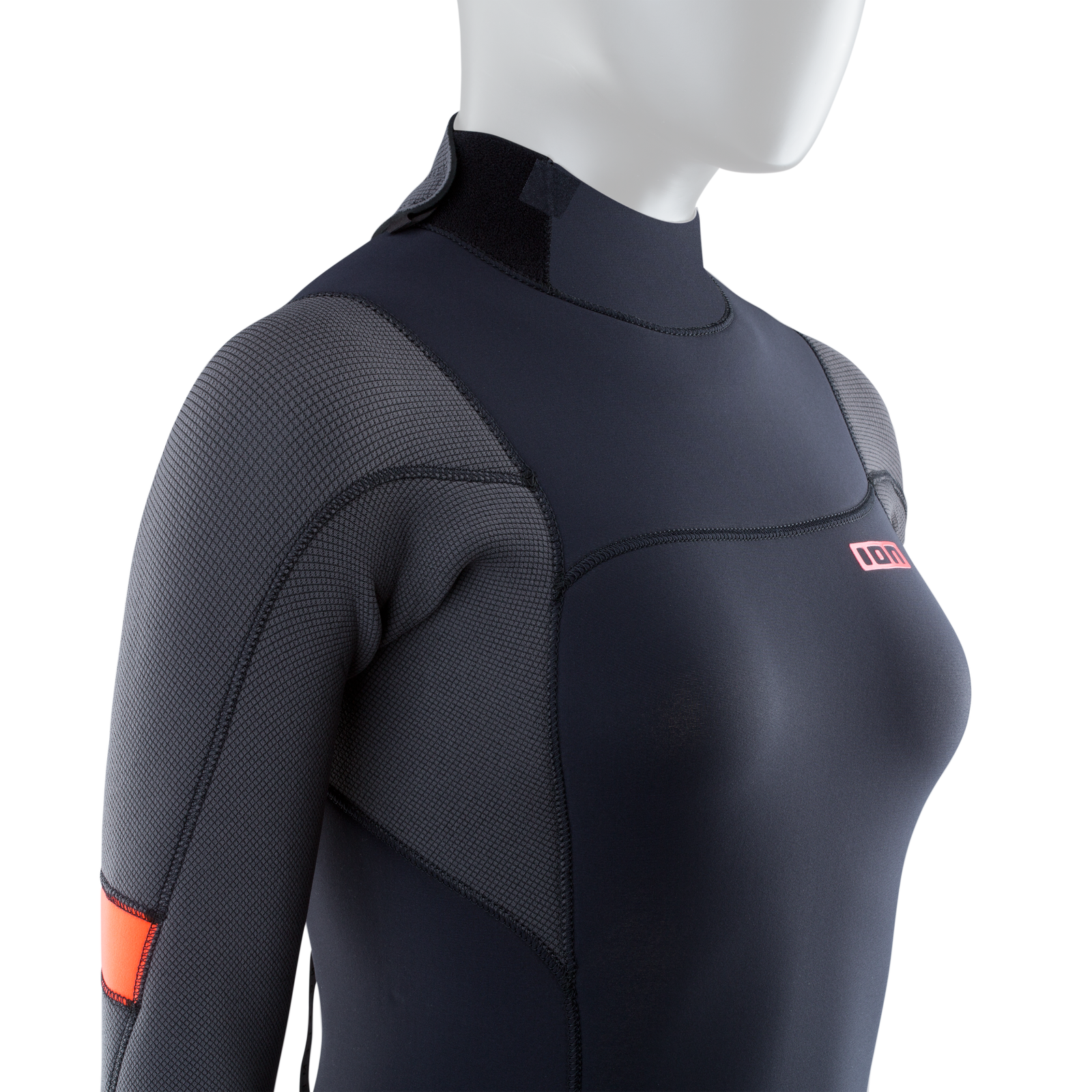 ION Amaze Amp 5/4 mm Backzip Neoprenanzug (Fullsuit) in schwarz und koralle, Schulterdetail