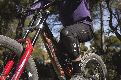 ION K-Pact Amp HD knee pads during downhill mountain biking on a rocky forest trail