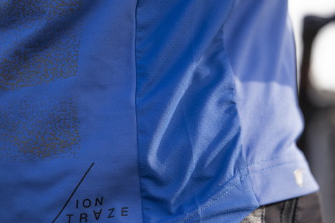 Maglia ciclismo manica lunga ION Traze Amp LS AFT in blu cobalto per mountain bike dettaglio