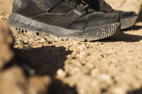 ION Rascal Amp MTB bike shoes in black during mountain biking on a dry trail