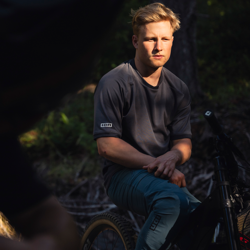 ION_Bike_Bike-Jersey-TECH-Logo-SS-men_Model-Pictures_1