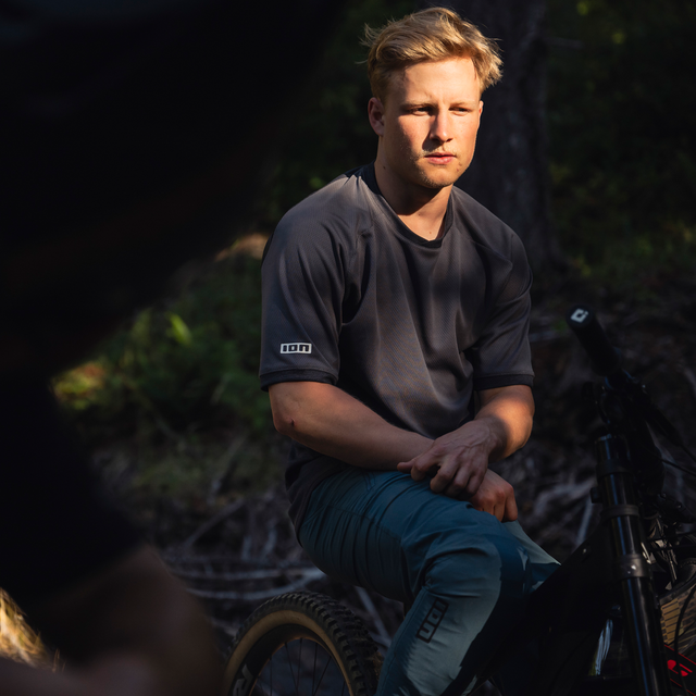 ION_Bike_Bike-Jersey-TECH-Logo-SS-men_Model-Pictures_1