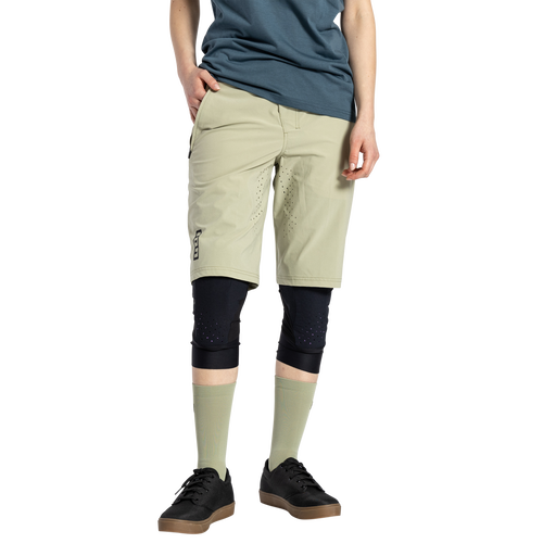 ION_Bike_Bike-Shorts-TECH-Logo-women_Model-Pictures_1