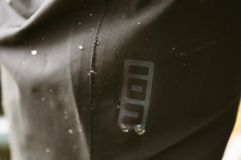 Pantaloni impermeabili ciclismo ION Shelter Lite 2.5L in nero con finitura DWR per mountain bike