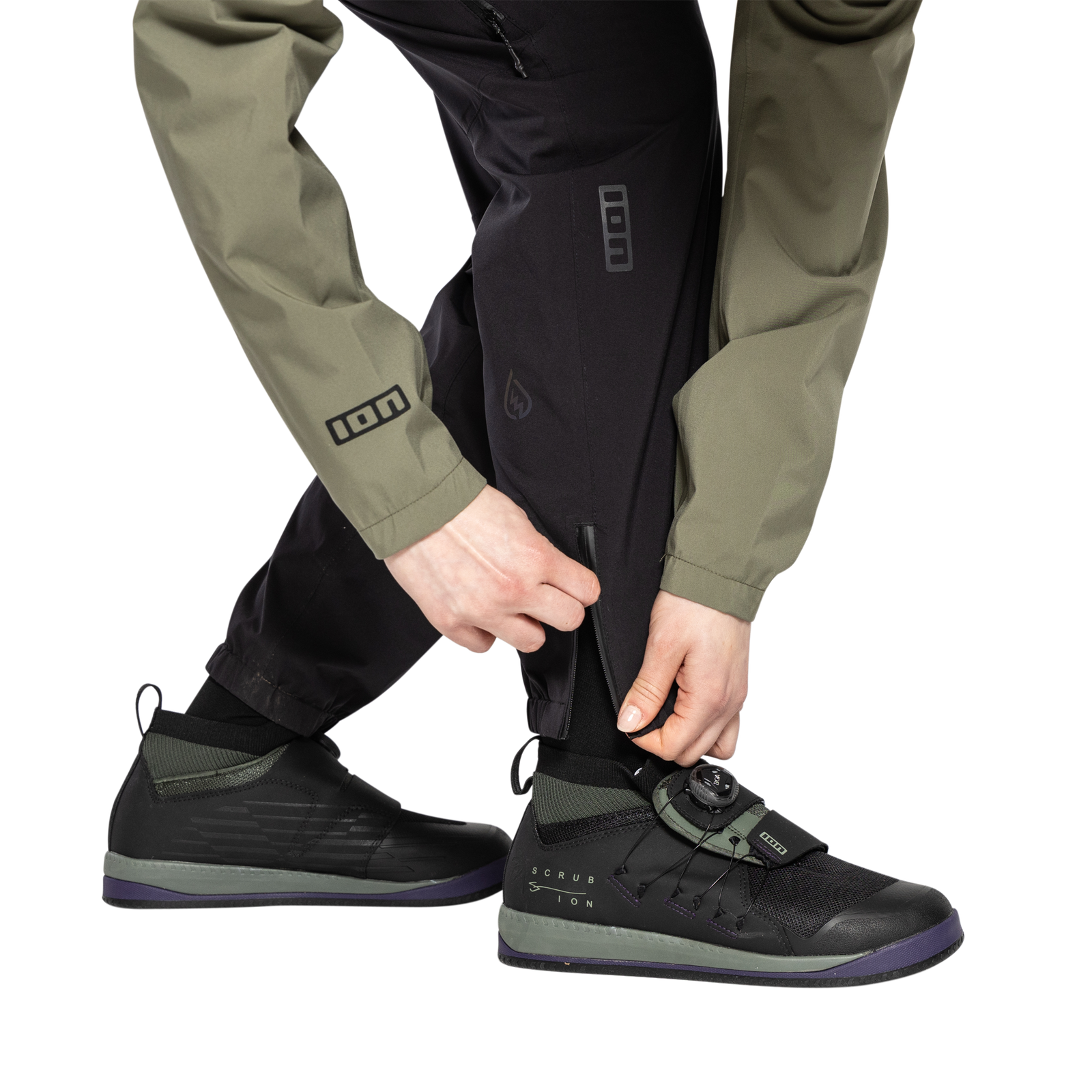 ION Shelter Lite 2.5L Regenhose unisex in schwarz – Knöchelreißverschluss-Detail fürs Mountainbiking