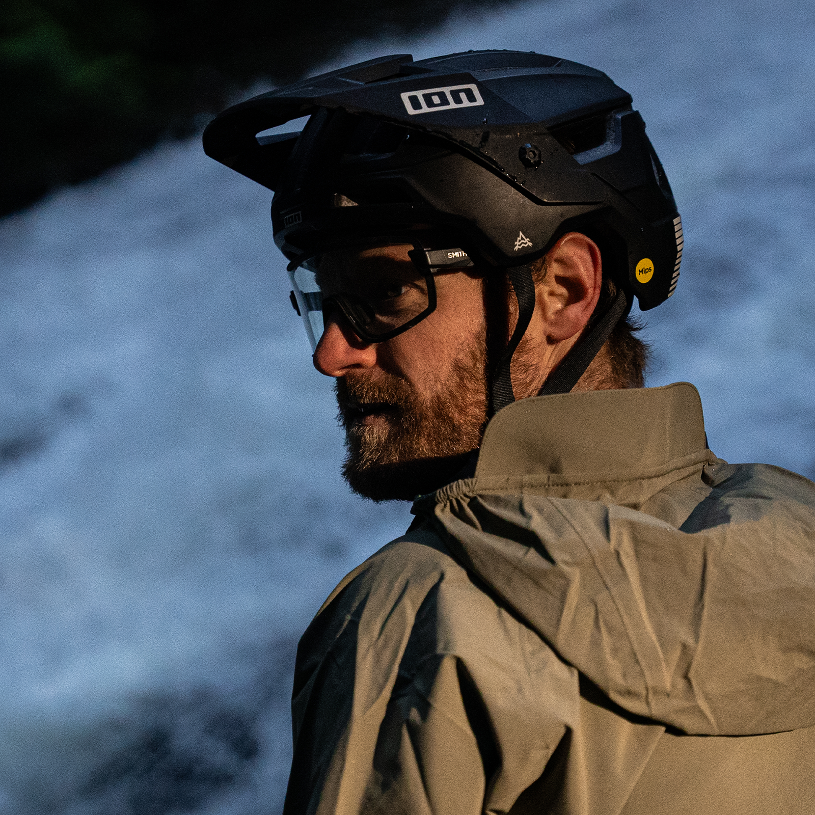 ION Traze Amp MIPS MTB helmet in black during mountain biking in the mountains