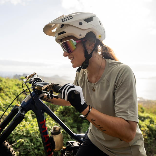 ION_Bike_Helmet-Traze-Amp-MIPS-US/CPSC-unisex_Model-Pictures_2