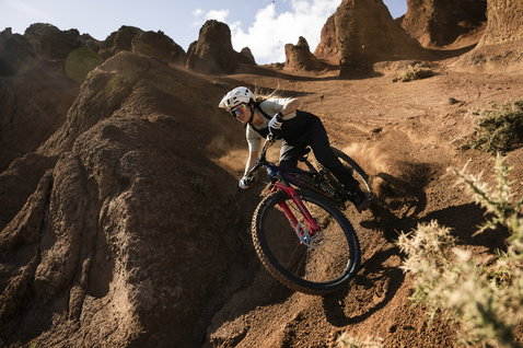 ION Bike Seek Dungarees HD Cotton bib dungarees in black during mountain biking on rocky desert trail