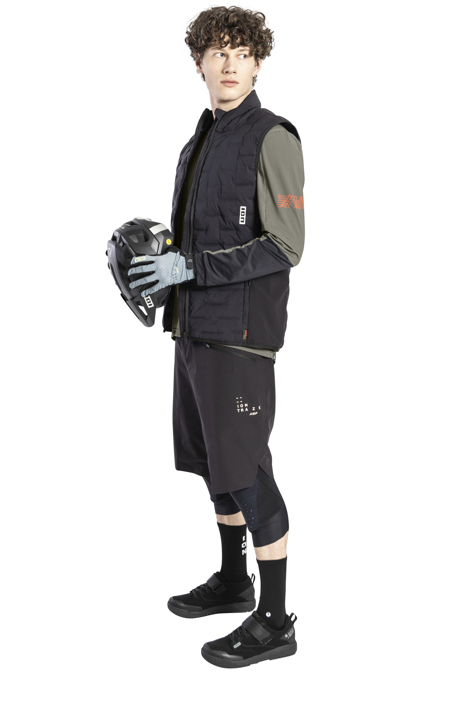 ION Bike Shelter Primaloft Hybrid vest men in black as insulation layer for mountain biking