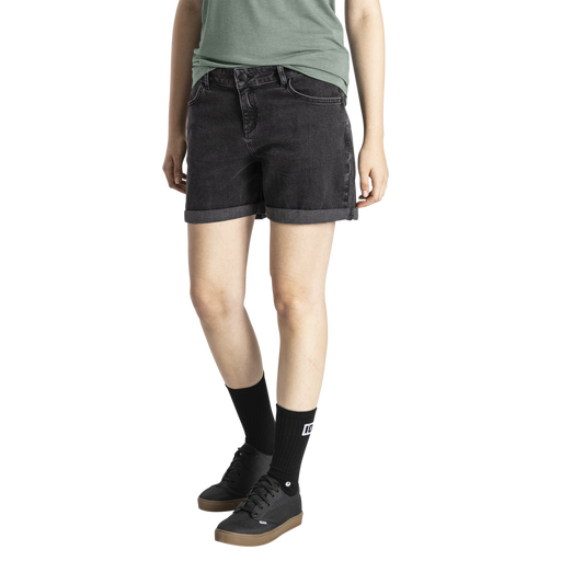 ION_Bike_Shorts-Seek-women_Model-Pictures_2