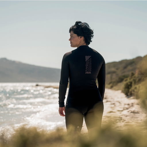 ION_Water_Rashguard-LS-women_Model-Pictures_1