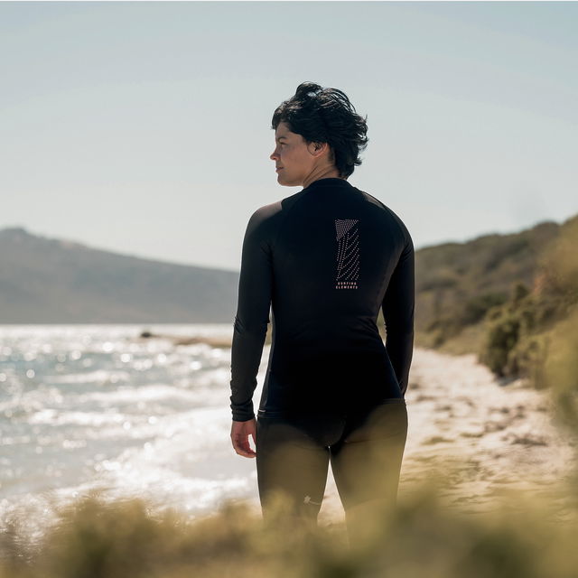 ION_Water_Rashguard-LS-women_Model-Pictures_1