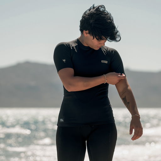 ION_Water_Rashguard-SS-women_Model-Pictures_1