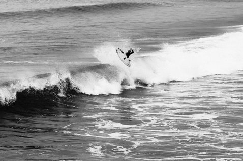 ION Surf Leash Core Ankle during wave riding on the ocean