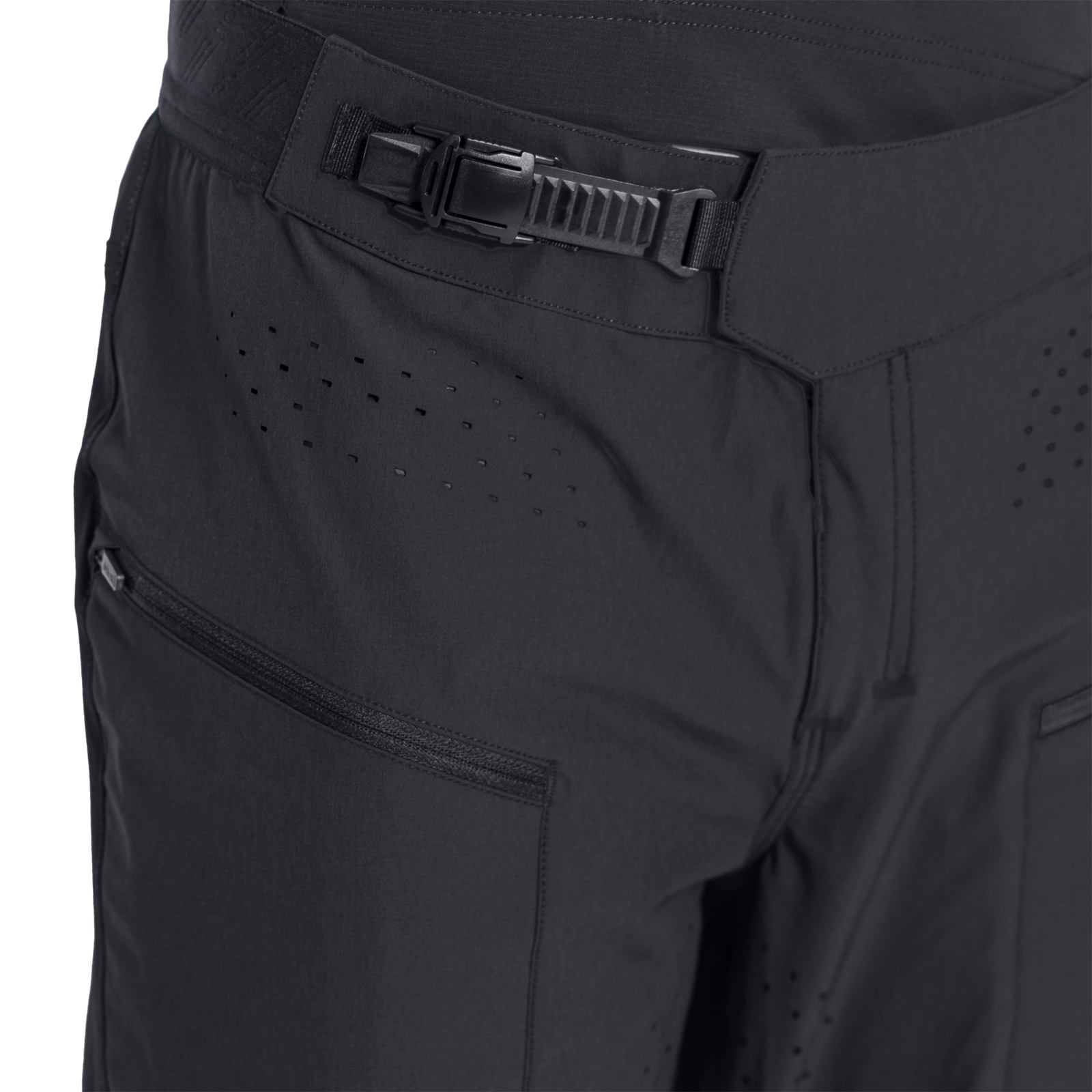 Pantaloni da bici ION Scrub Amp freeride in nero – dettaglio cintura a cricchetto e ventilazione laser