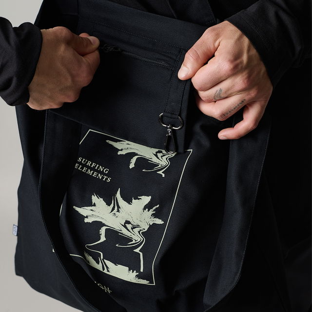 ION_Water_Totebag-Premium_Model-Pictures_1