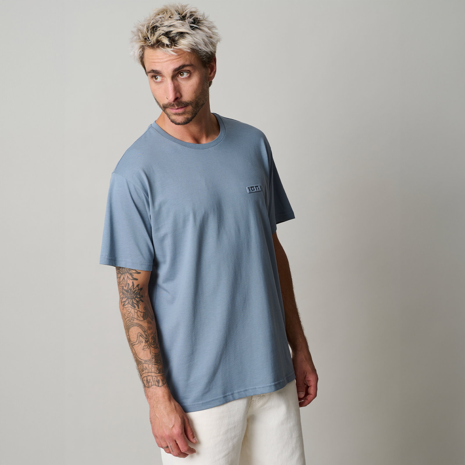 ION S-Ionic short sleeve t-shirt men in steel blue with embossed logo relaxed fit