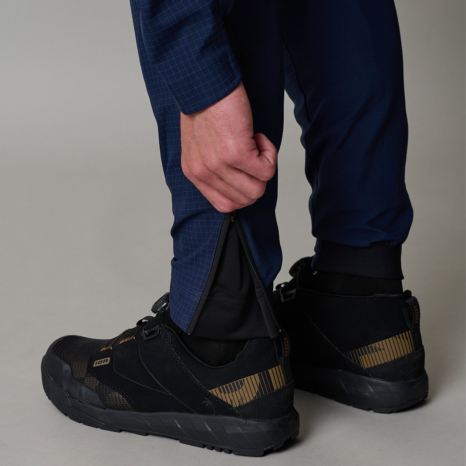 ION Bike Shelter 2L softshell pants in dark navy with ankle zip for mountain biking