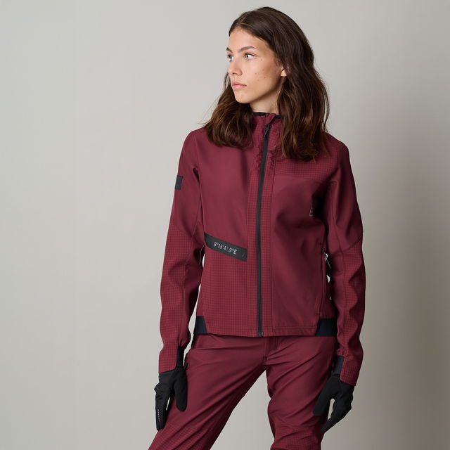 ION_Bike_Bike-Jacket-Shelter-2L-Softshell-women_Model-Pictures_1