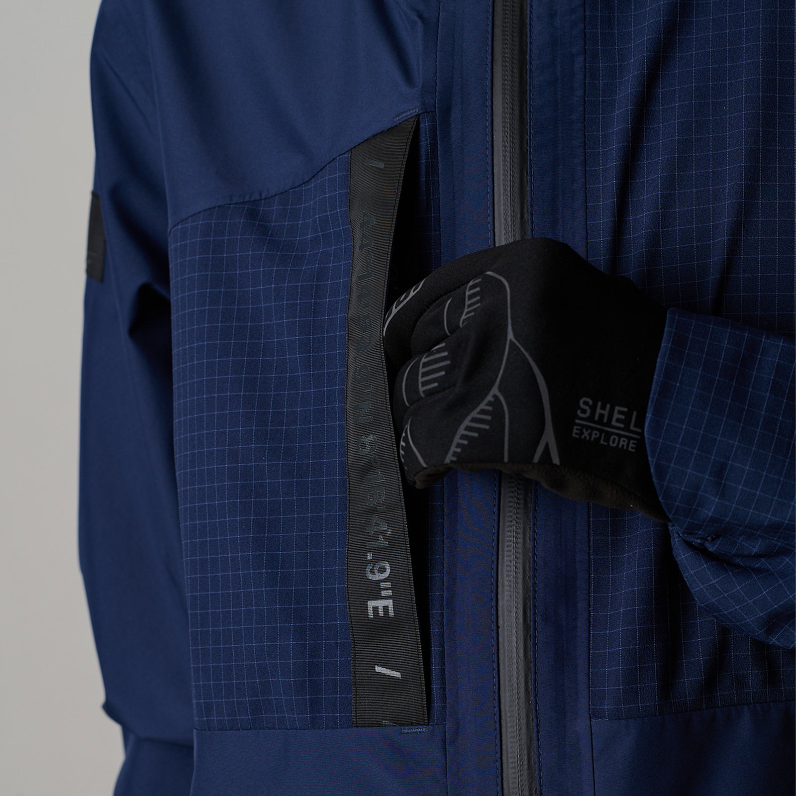ION Shelter 3L cycling jacket in midnight navy – waterproof pocket detail for enduro and trail riding