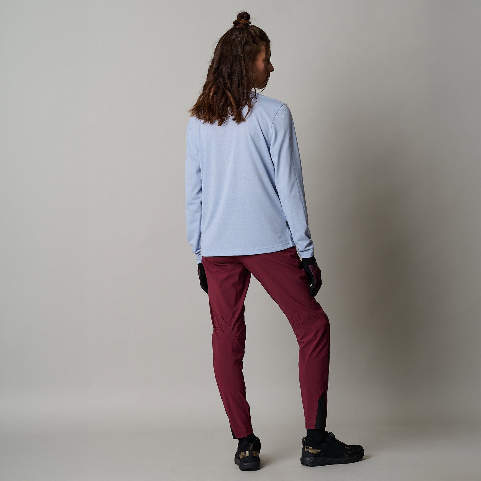 ION Bike Ionic LT women's MTB pants in burgundy with laser-cut ventilation for mountain biking