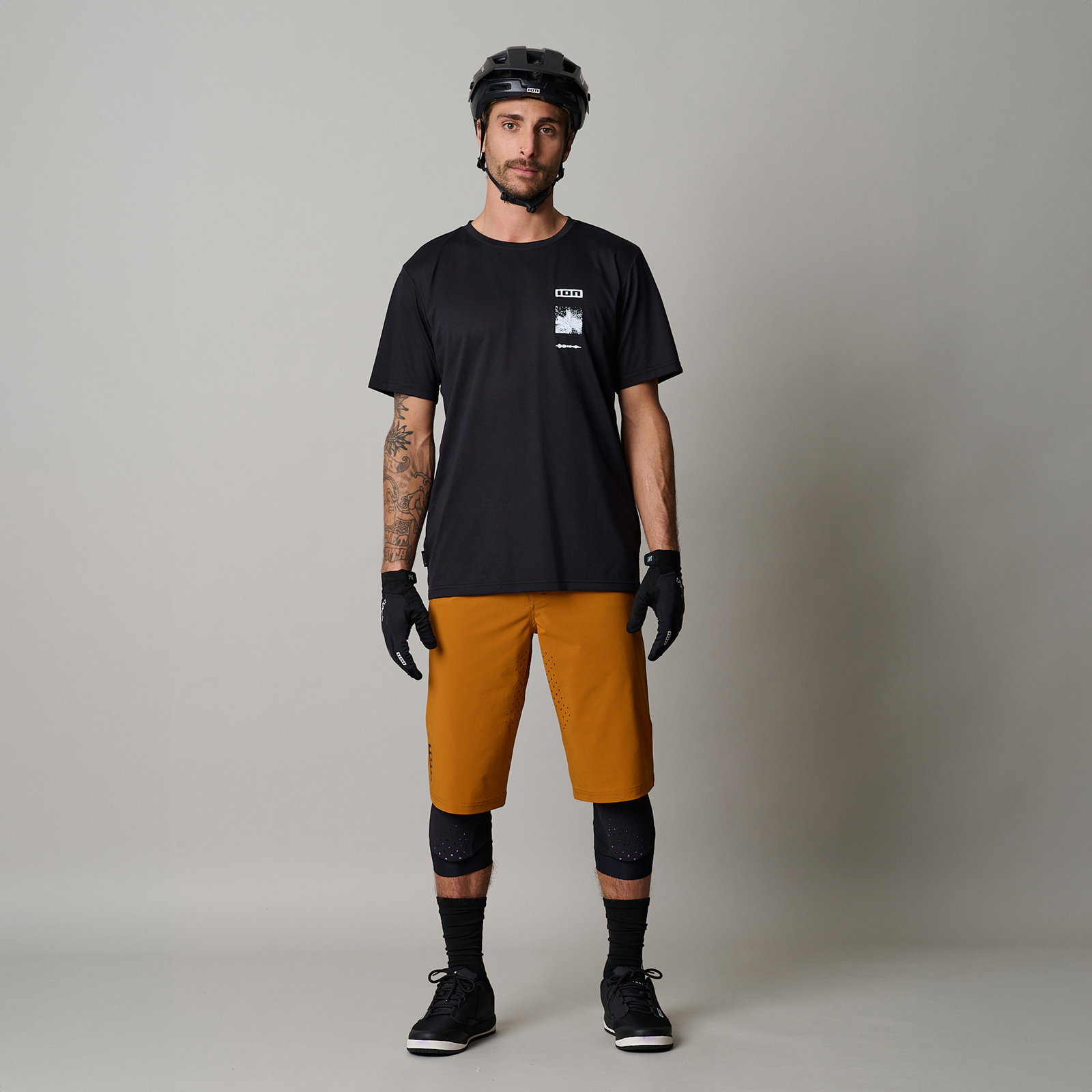 ION S_Ionic short-sleeve cycling jersey in black for mountain biking – men