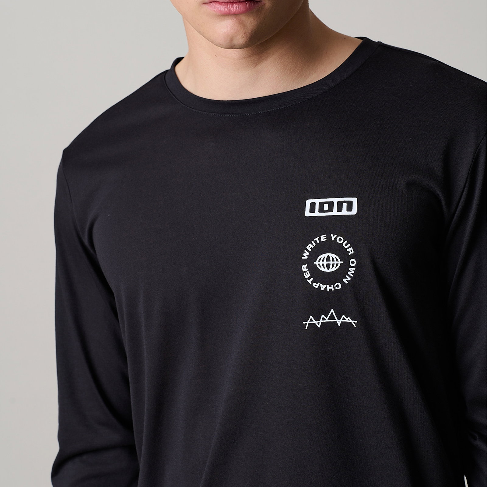 ION S_Ionic long-sleeve cycling jersey in black for mountain biking, detail view with logo print