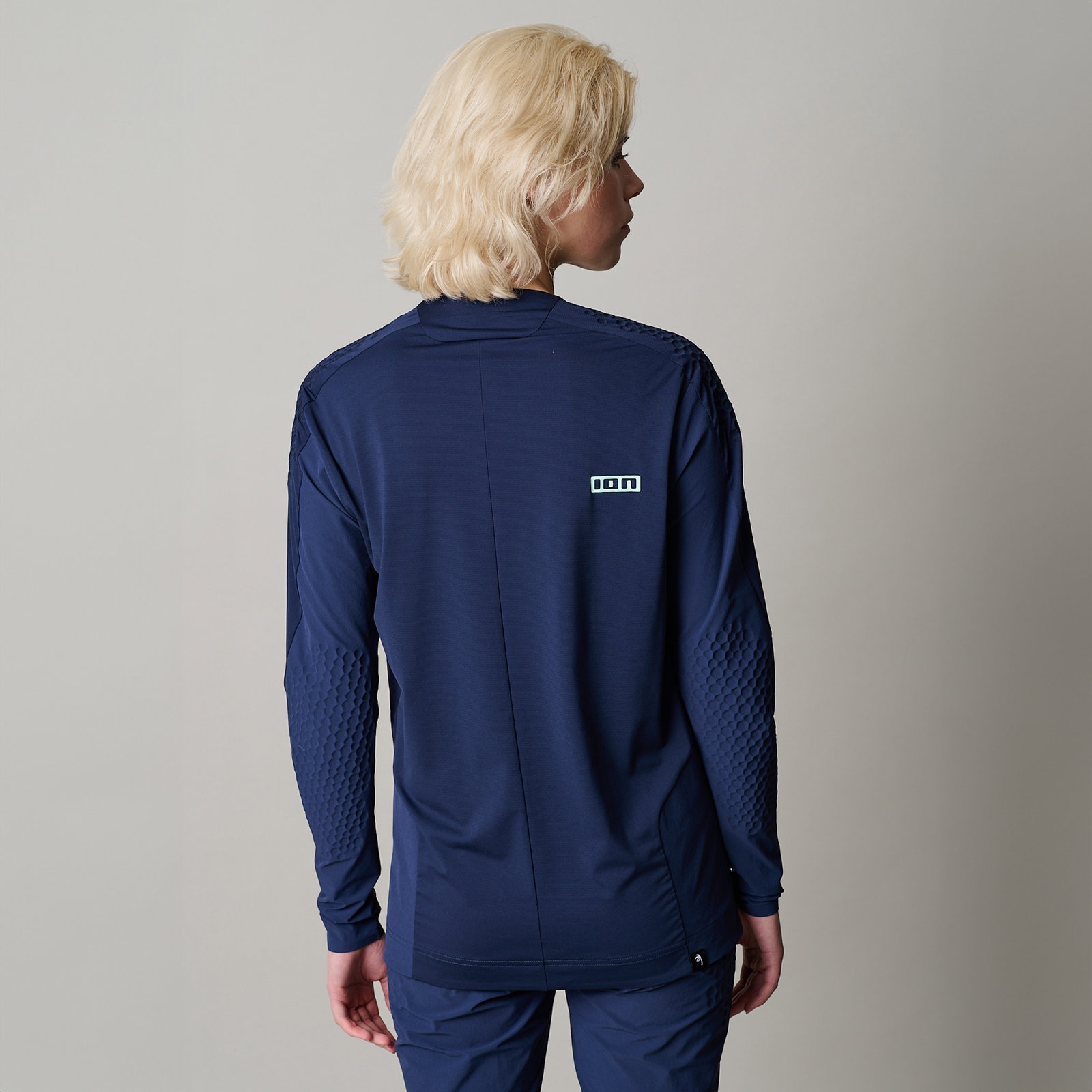 ION Bike GRDXKN Scrub Select long-sleeve cycling jersey in navy for downhill and mountain biking – back view