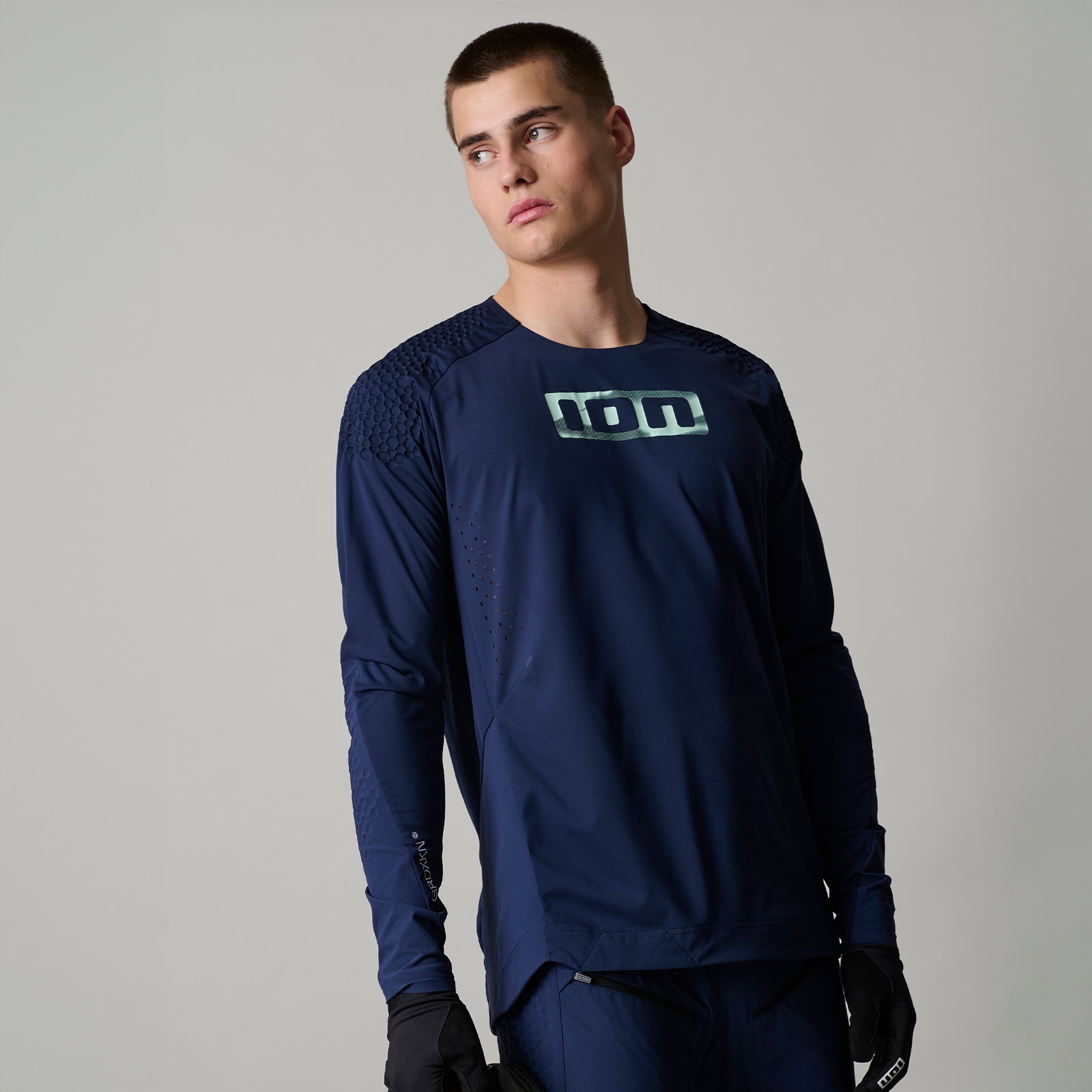 ION Scrub Select long-sleeve cycling jersey in navy blue with GRDXKN® shoulder and elbow protection for downhill and bike park