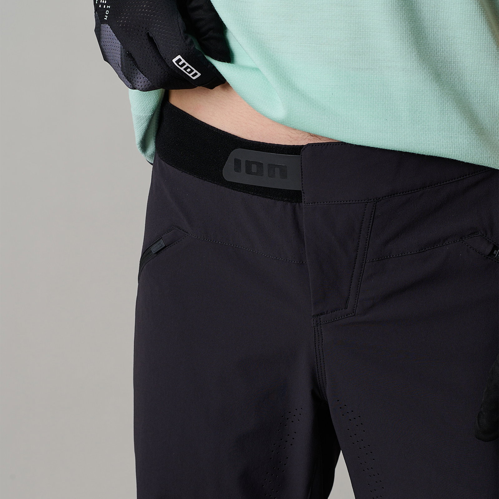 ION Bike Traze Amp MTB shorts men in black – waistband detail with Velcro closure and laser-cut ventilation