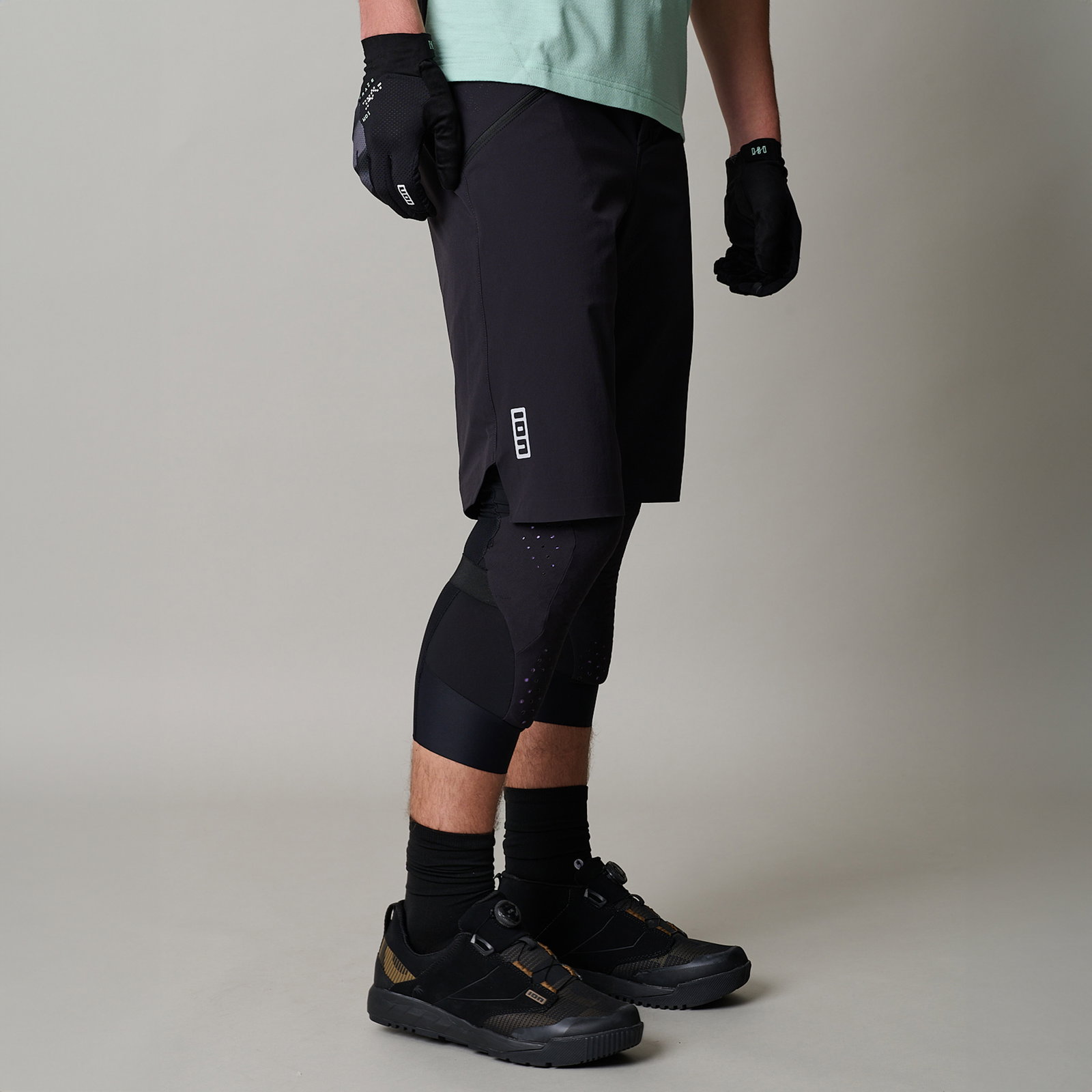 ION Bike Traze Amp men's MTB cycling shorts in black with integrated liner for mountain biking
