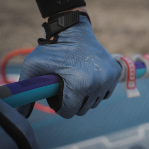 ION_Water_Gloves-Amara-Full-Finger-unisex_Model-Pictures_1