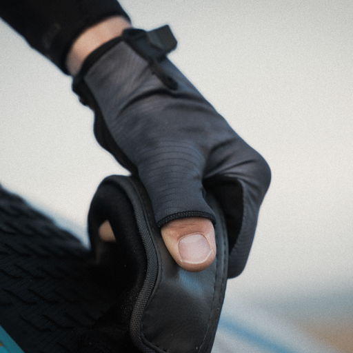 ION_Water_Gloves-Amara-Half-Finger-unisex_Model-Pictures_3