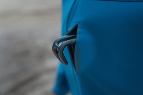 ION Neo Cruise Jacket veste en néoprène bleu océan — détail de l'ouverture pour harnais