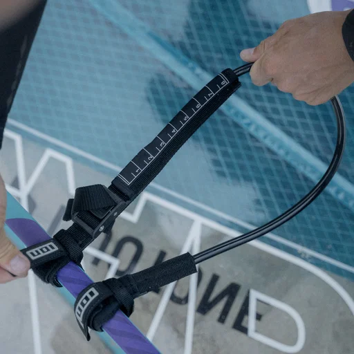ION Vario windsurf harness lines in black with tube protection on boom during adjustment
