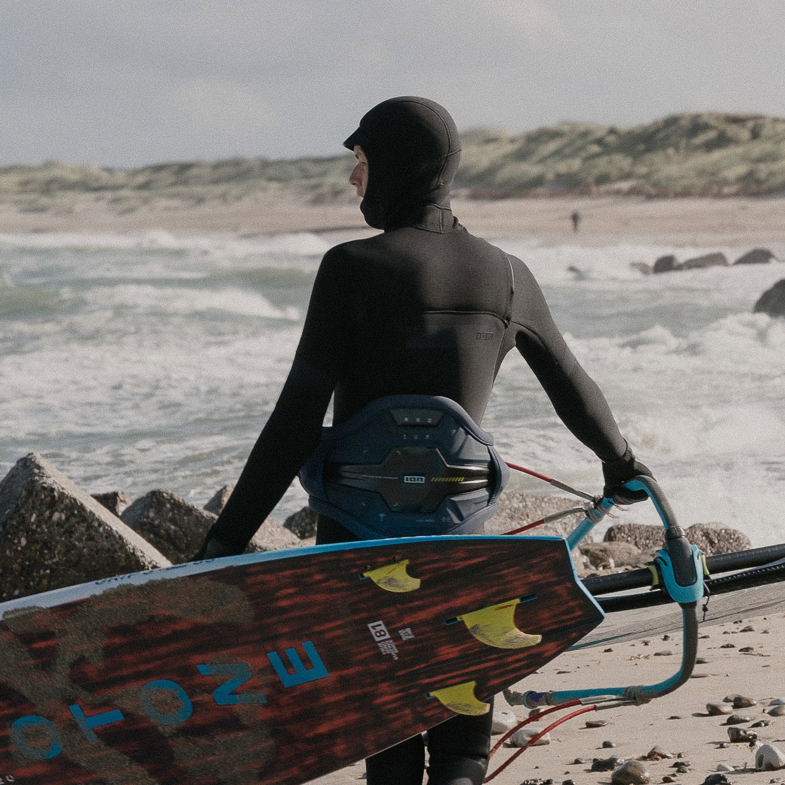 ION Radium waist harness during windsurfing at the coast in steel blue with hybrid shell back plate