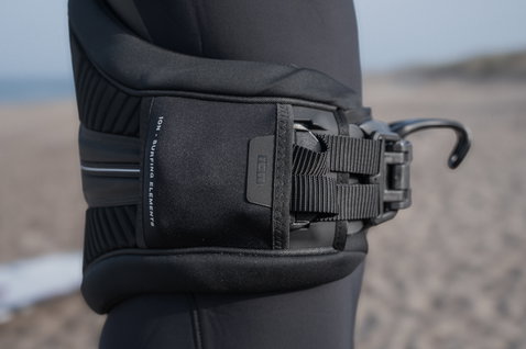 Harnais de taille ION Rival en noir avec Spectre Bar 2 et crochet intégré détail